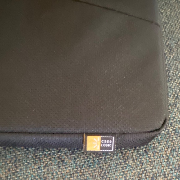 New Case Logic Padded Black Case for iPad, Tablet or Laptop , Zippered 11” x 16” - Picture 3 of 8